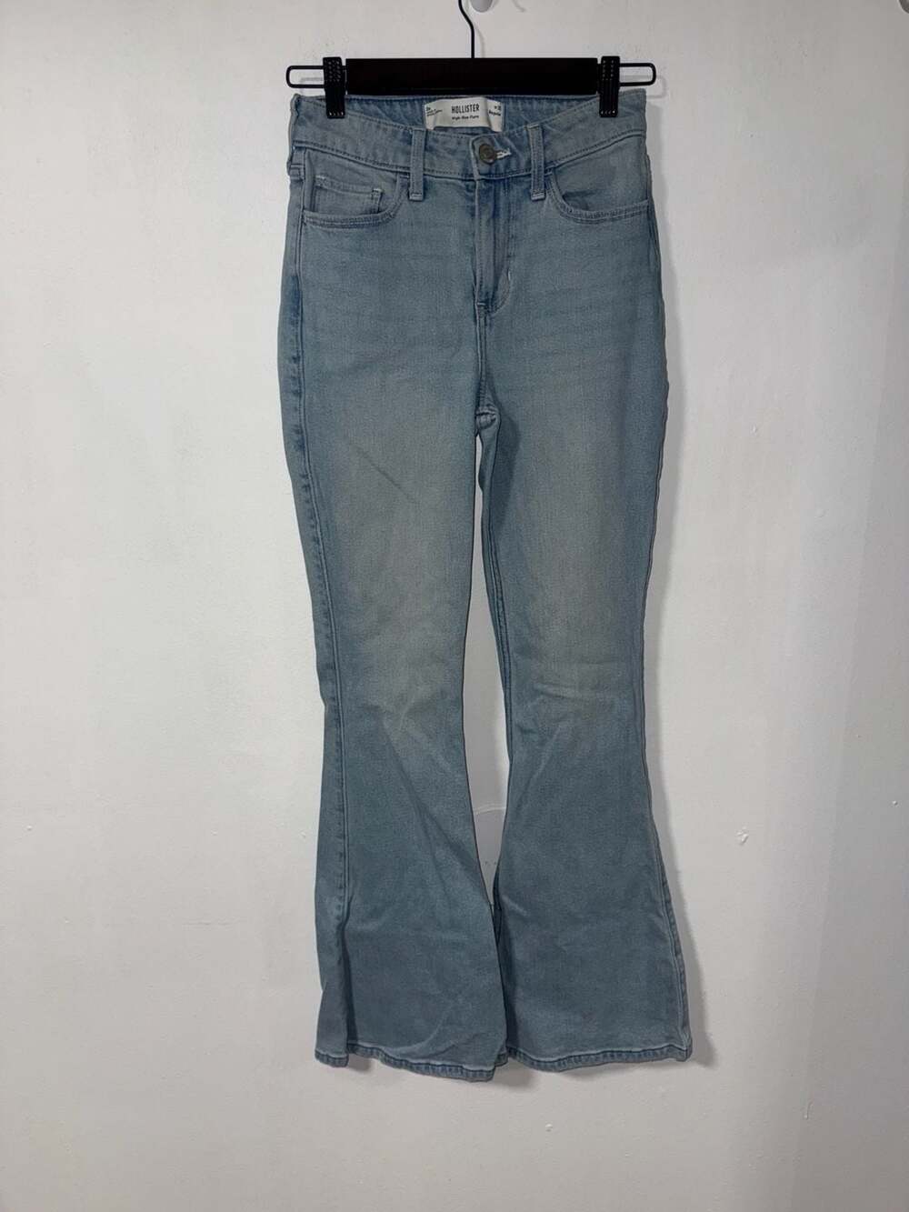 Hollister High-Rise Flare Jeans Star Back Pockets Light Wash